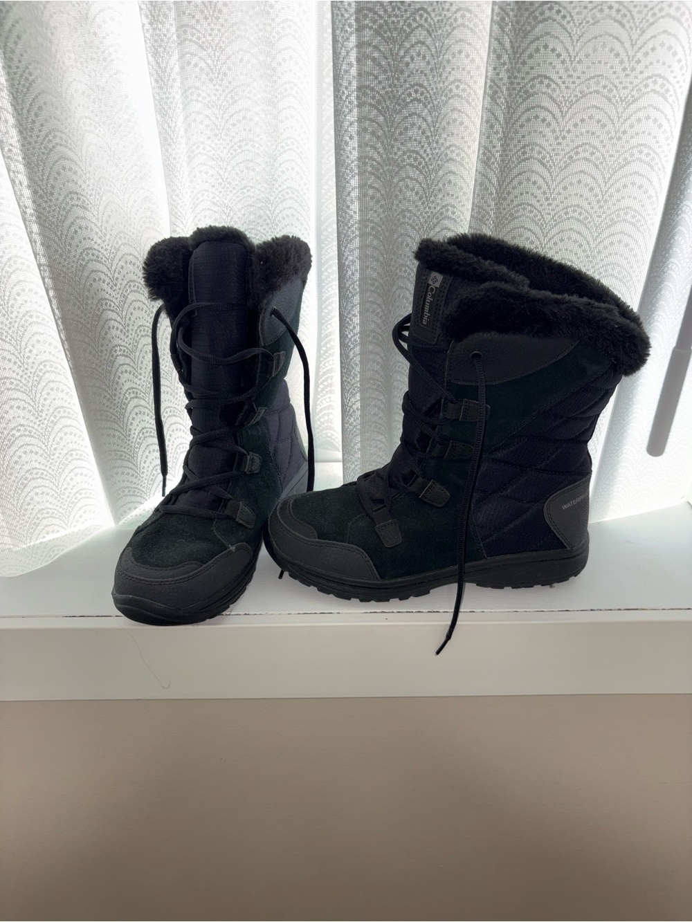 NWOT Women's Columbia Black Fur-Trim Winter Boots